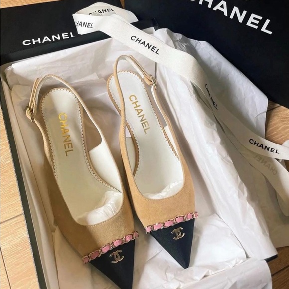CHANEL Shoes - CHANEL 🖤 23P Beige Suede with Pink Chain Slingback Heels - Size 39